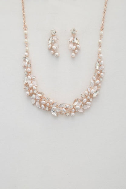 Leaf Pattern Pearl Crystal Necklace