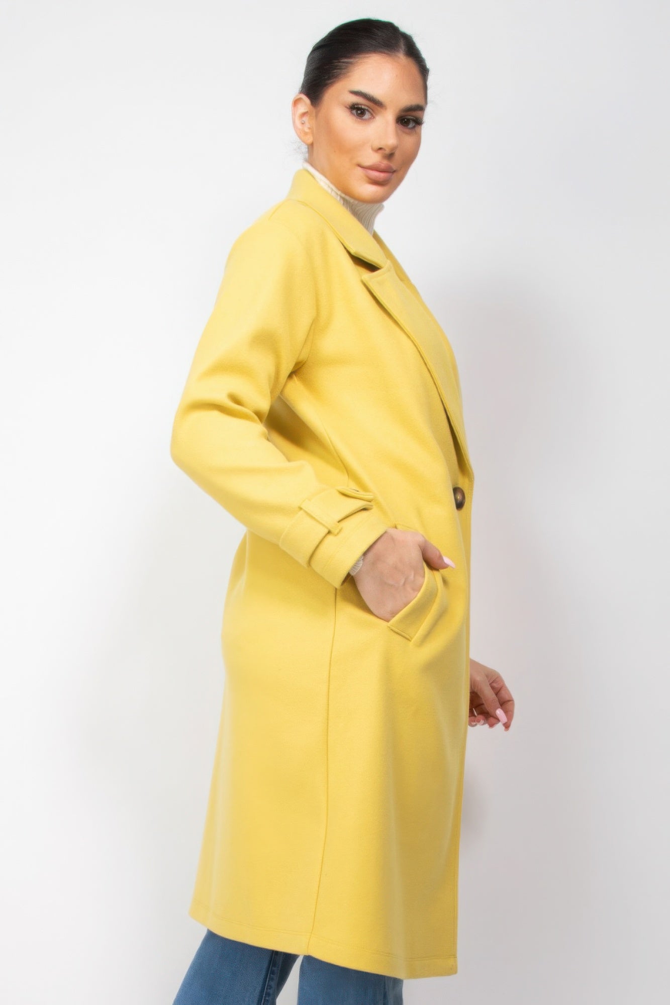 Collar pocketed coat